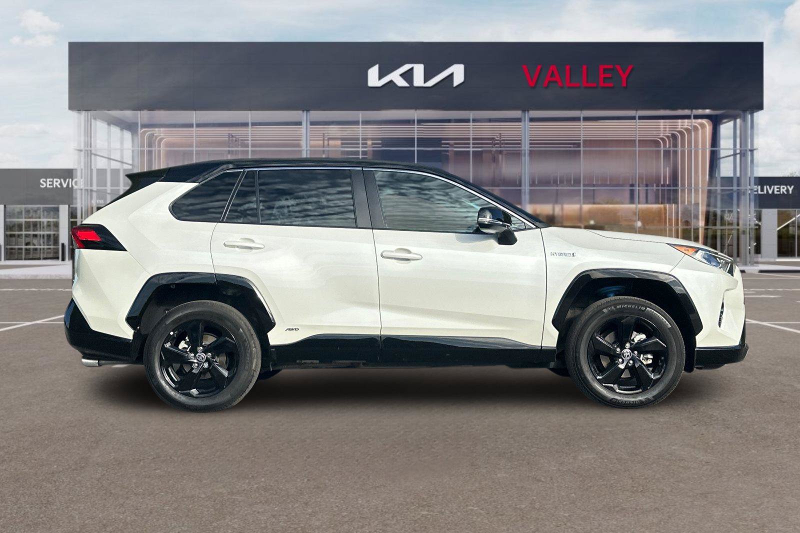 Used 2021 Toyota RAV4 XSE w/ XSE Grade Weather Package AWD/4WD image 3