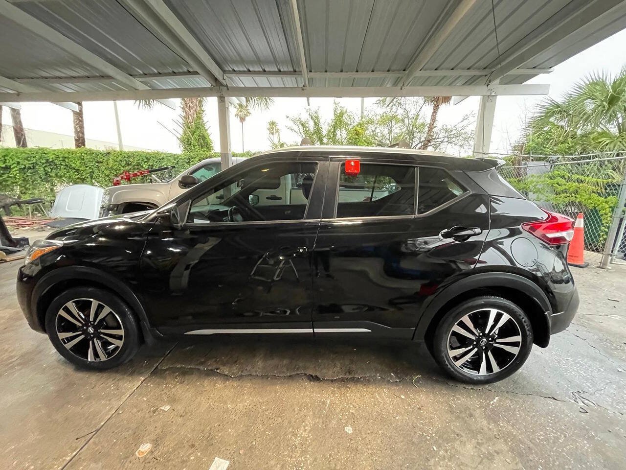 Used 2019 Nissan Kicks SR w/ Exterior Package FWD image 5