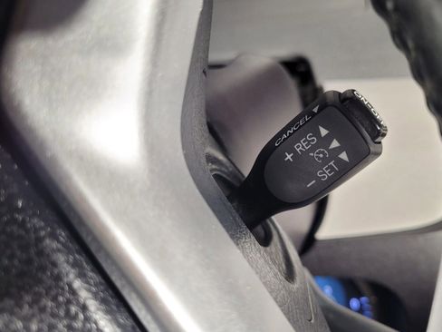 Used 2016 Toyota Sienna XLE image 28