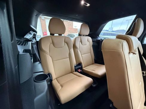 Used 2018 Volvo XC90 T6 Momentum w/ Convenience Package image 15