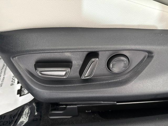 Used 2026 Toyota Camry XLE AWD/4WD image 19