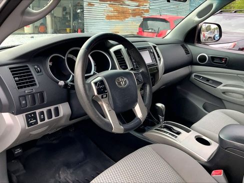 Used 2015 Toyota Tacoma PreRunner w/ SR5 Package image 16