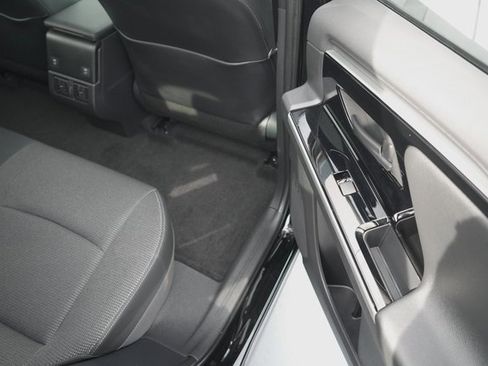 Used 2025 Toyota bZ4X FWD image 16