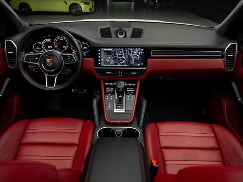 Used 2022 Porsche Cayenne GTS AWD/4WD image 42