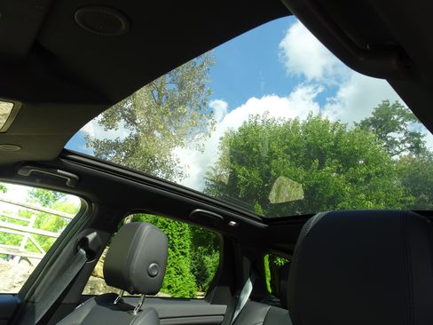 Used 2023 Land Rover Discovery Sport SE image 17