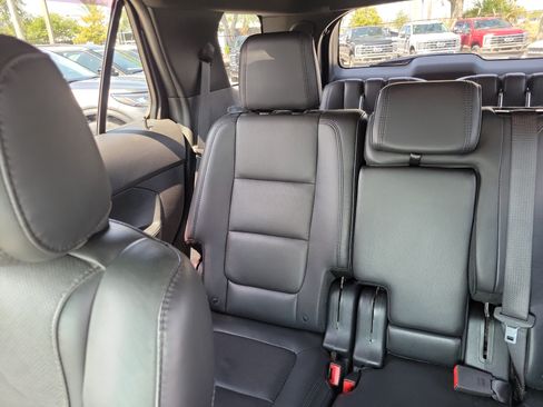 Used 2015 Ford Explorer Limited w/ Equipment Group 301A AWD/4WD image 10