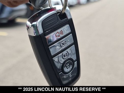 Used 2025 Lincoln Nautilus Reserve AWD/4WD image 28