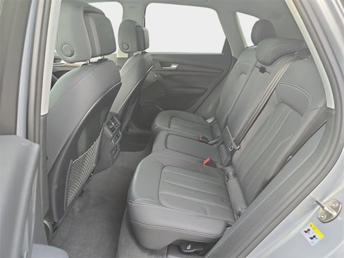Used 2023 Audi Q5 2.0T Premium w/ Convenience Package image 12