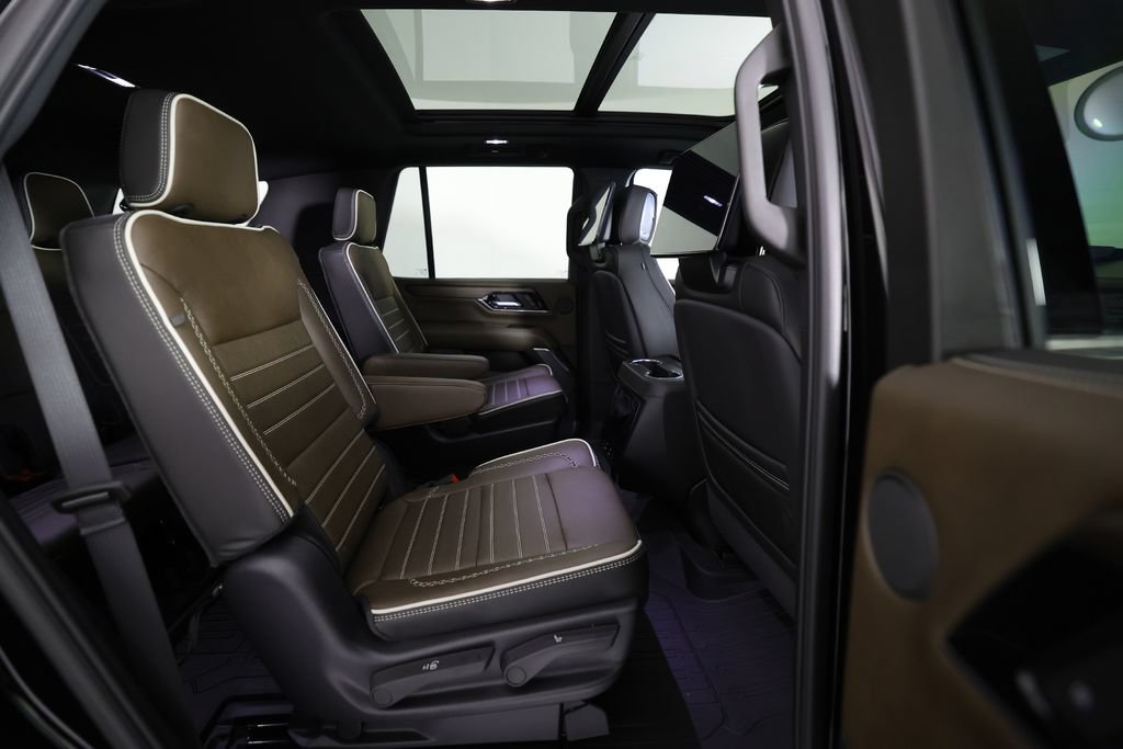 Used 2026 GMC Yukon Denali Ultimate w/ LPO, Floor Liner Package AWD/4WD image 11