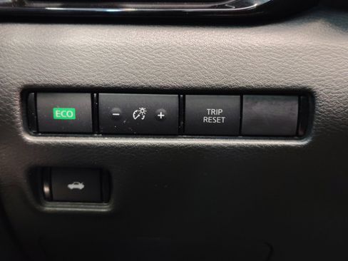 Used 2020 Nissan Sentra SR w/ Electronics Package FWD image 24