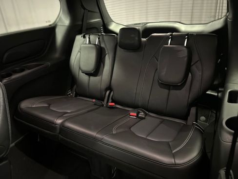 Used 2024 Chrysler Pacifica Touring-L w/ S Appearance Package image 24