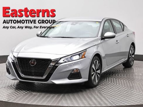 Used 2022 Nissan Altima 2.5 SV FWD image 1