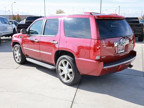 Used 2010 Cadillac Escalade Luxury image 4