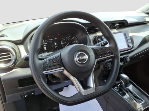 Used 2022 Nissan Kicks SV FWD image 12