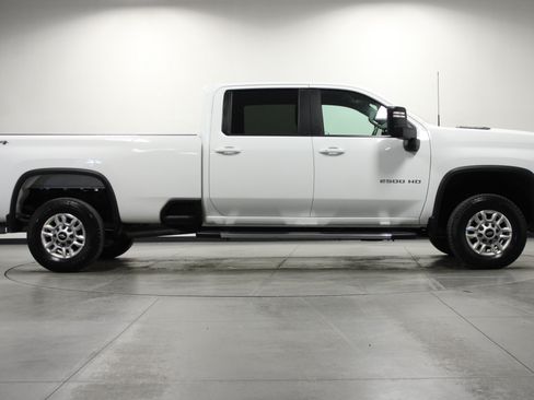 Used 2025 Chevrolet Silverado 2500 LT w/ Convenience Package AWD/4WD image 3