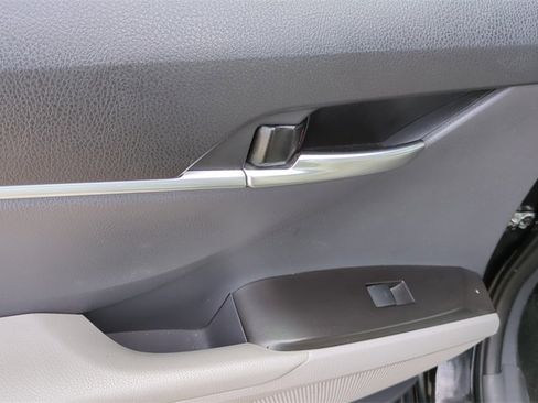 Used 2023 Toyota Camry SE image 15