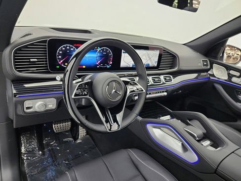 New 2026 Mercedes-Benz GLS 580 4MATIC image 9