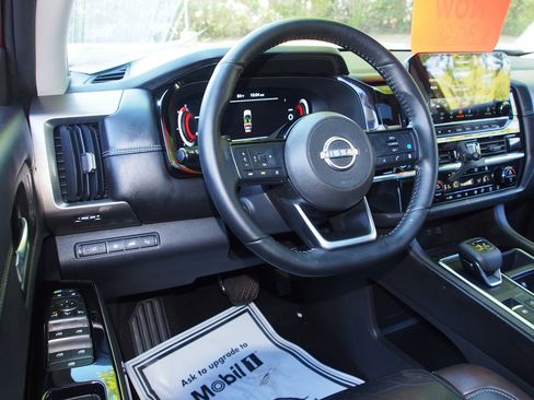 Used 2022 Nissan Pathfinder Platinum w/ Cargo Package FWD image 18