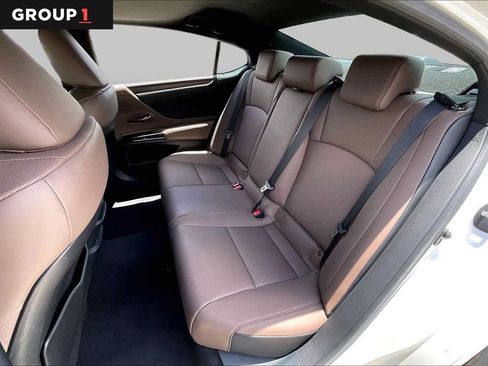 Used 2025 Lexus ES 350 w/ Premium Package FWD image 18