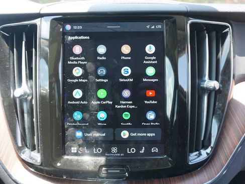 Used 2023 Volvo XC60 B5 Plus FWD image 11