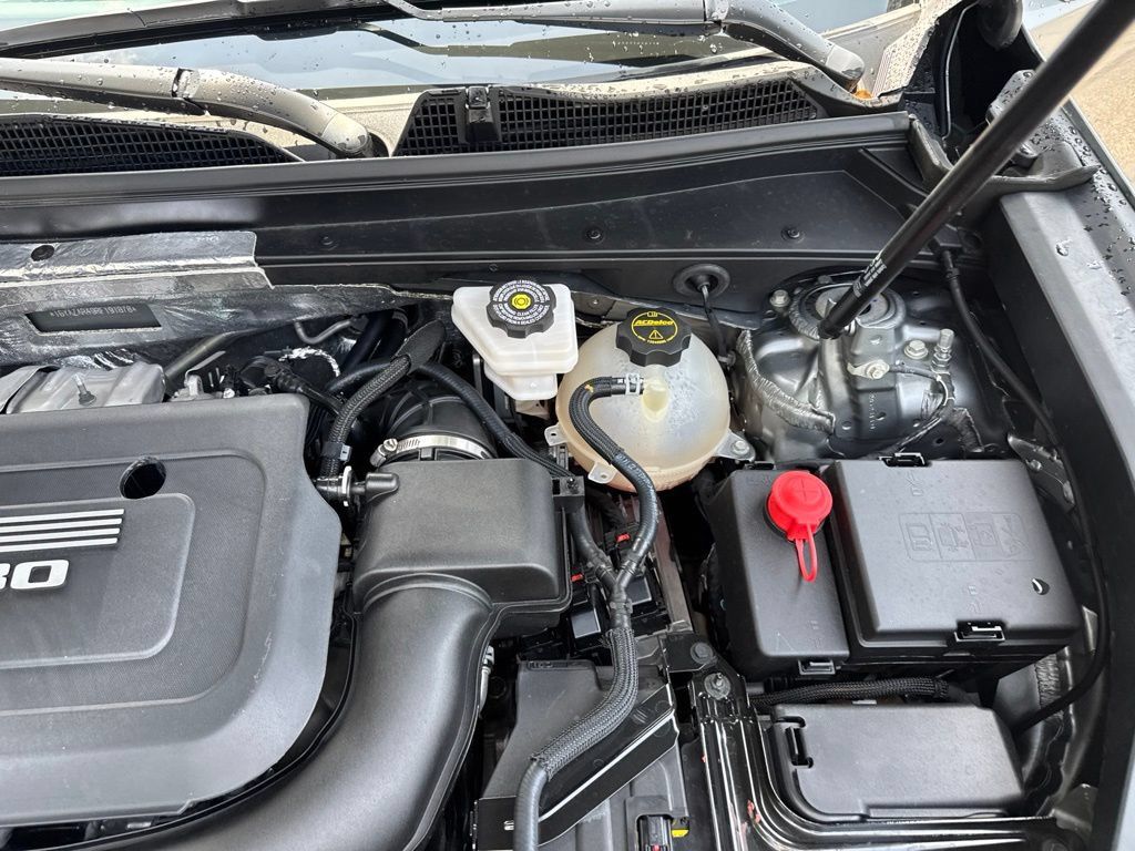 Used 2024 Cadillac XT4 Luxury w/ Cold Weather Package FWD image 25
