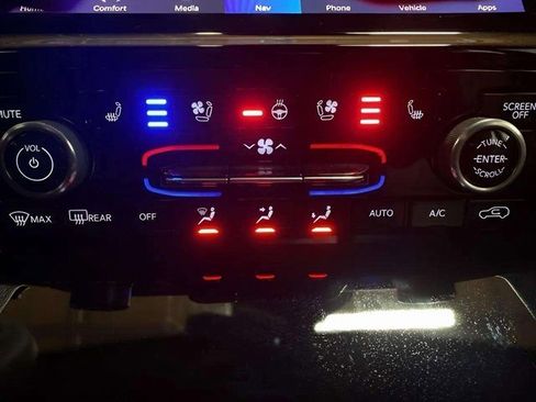 Used 2023 Jeep Grand Cherokee Overland w/ Luxury Tech Group IV image 55