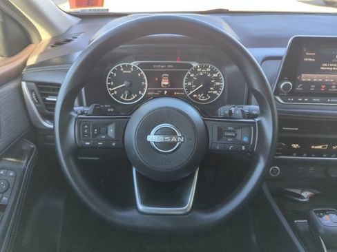 Used 2023 Nissan Rogue SV AWD/4WD image 16