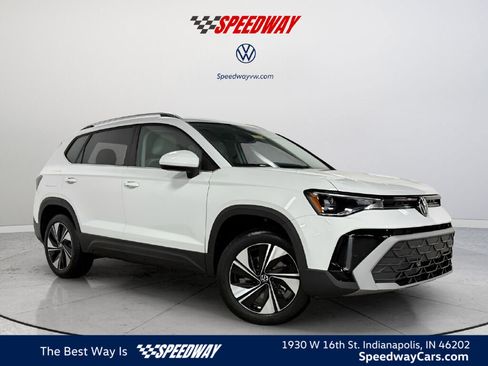 New 2025 Volkswagen Taos SE image 1
