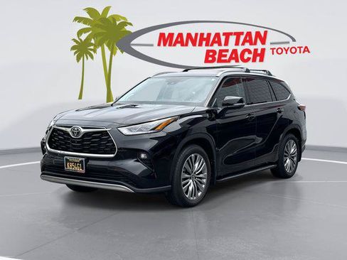 Certified 2024 Toyota Highlander Platinum AWD/4WD image 1