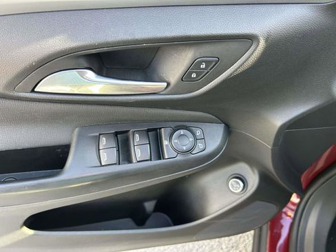 Used 2025 Buick Envista Preferred w/ Convenience I Package FWD image 19