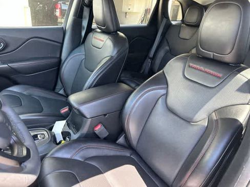 Used 2022 Jeep Cherokee Trailhawk w/ Premium Leather Package AWD/4WD image 4