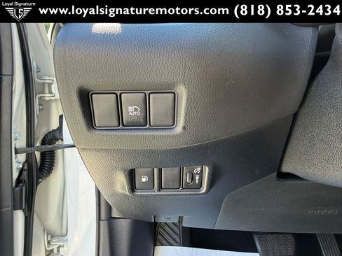 Used 2018 Toyota C-HR XLE FWD image 16