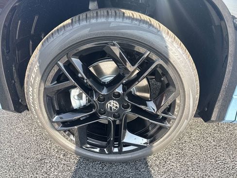 New 2025 Volkswagen Tiguan SE R-Line AWD/4WD image 8