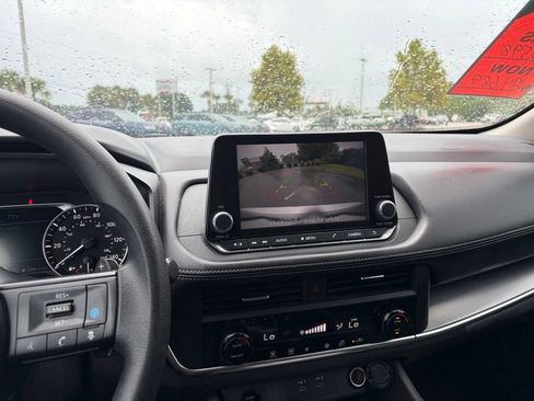 Certified 2024 Nissan Rogue SV FWD image 21