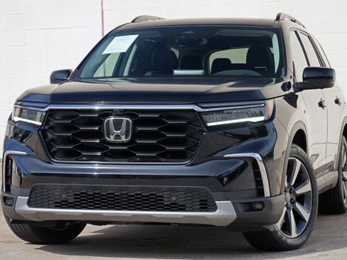 Used 2023 Honda Pilot Elite image 3