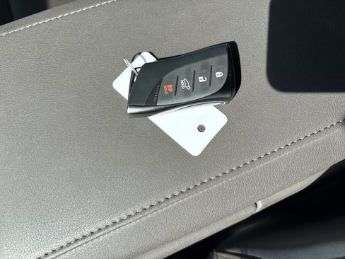 Used 2024 Lexus RX 450h AWD w/ Convenience Package image 36