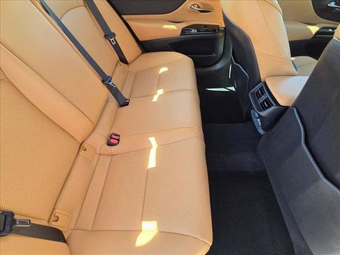 Used 2025 Lexus ES 350 image 18