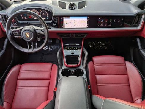 Used 2024 Porsche Cayenne AWD/4WD image 19