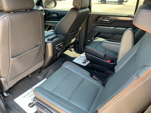 Used 2025 GMC Yukon XL AT4 AWD/4WD image 14