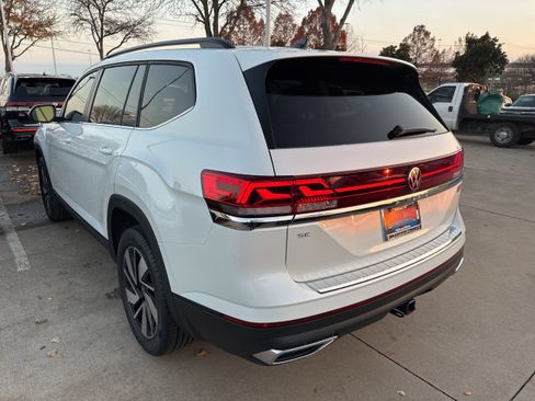 New 2026 Volkswagen Atlas SE FWD image 6