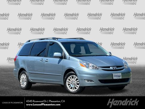 Used 2010 Toyota Sienna XLE FWD image 1