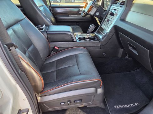 Used 2007 Lincoln Navigator 2WD image 32