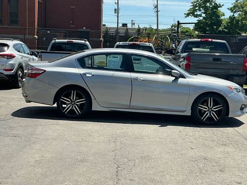 Used 2017 Honda Accord Sport image 4