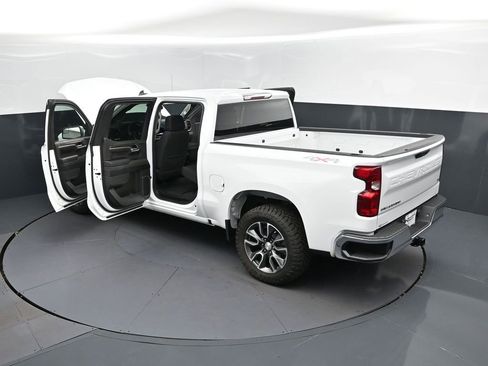 Used 2023 Chevrolet Silverado 1500 LT AWD/4WD image 2