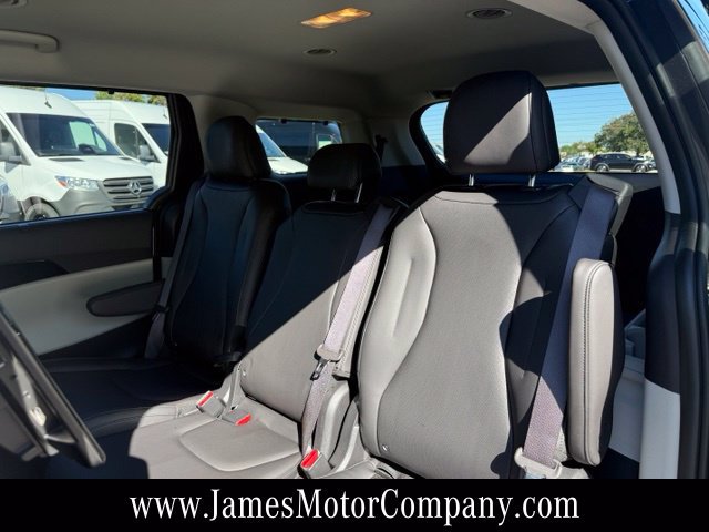 Used 2024 Kia Carnival SX FWD image 21