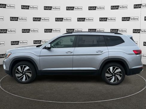 Used 2025 Volkswagen Atlas SE FWD image 3