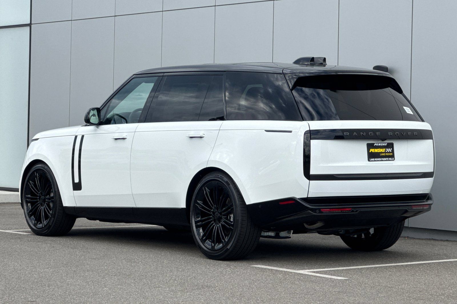 New 2026 Land Rover Range Rover Long Wheelbase SE AWD/4WD image 3