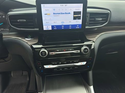 Used 2021 Ford Explorer Limited w/ Equipment Group 301A image 19