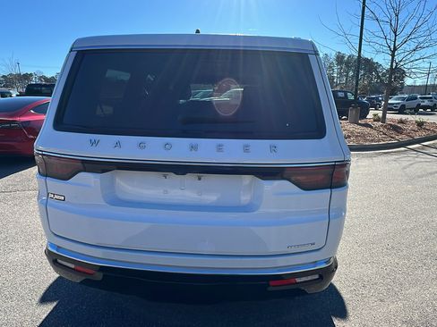 Used 2024 Jeep Wagoneer Series III image 9