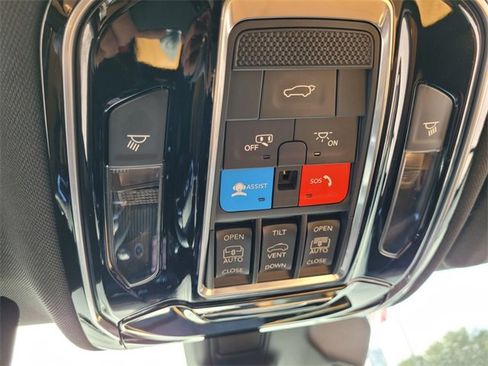 Certified 2022 Jeep Grand Cherokee Summit w/ Adv Protech Group IV image 37